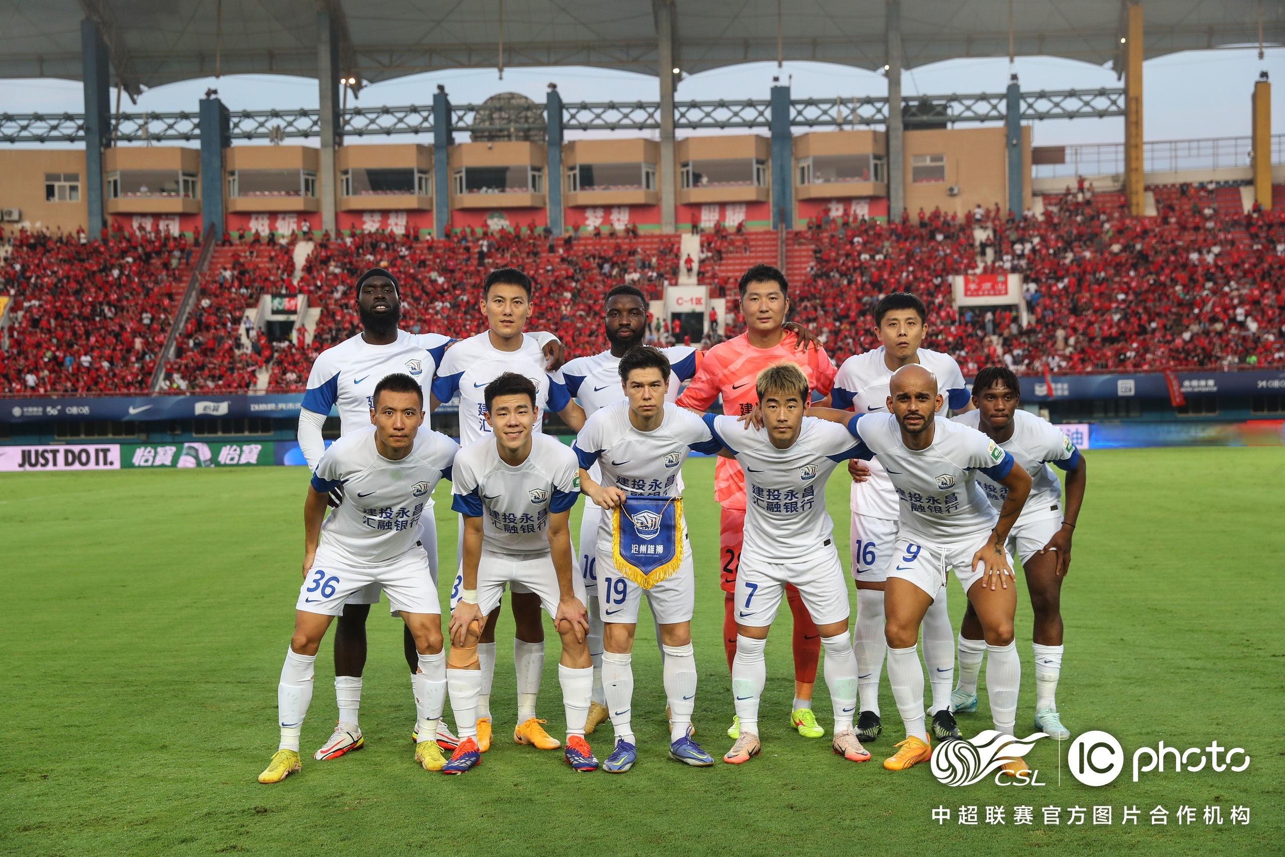 离谱！广州队集结日远射贴柱今晨孟菲斯灰熊调整名单以备CBA季后赛，内马尔在热火比赛中精彩发挥(广东宏远队2025赛季外援情况)