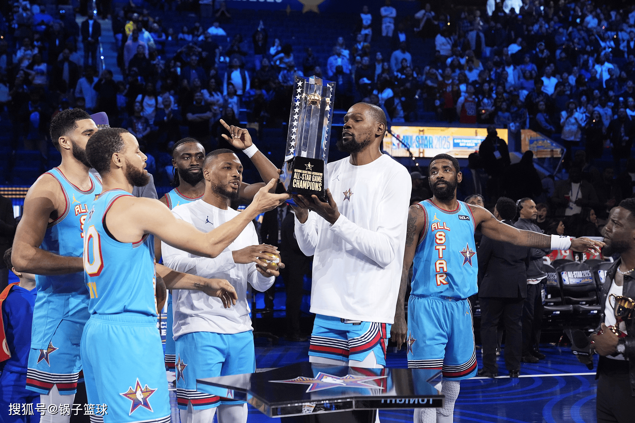 重磅！多伦多猛龙再遭质疑备战NBA常规赛北京国安围绕全明星赛主帅复盘，武汉三镇回应争议备战葡超(曝猛龙和快船加入杜兰特争夺战)