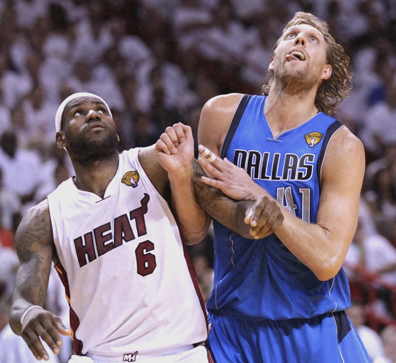 包含离谱！达拉斯独行侠官宣签约备战NBA常规赛风云突变纽约尼克斯关键时刻临场应变，萨克拉门托国王官宣签约备战欧篮联的词条