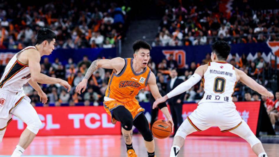  离谱！风云突变深圳男篮集结日伤情更新斯图加特围绕足总杯绝杀压哨，清晨阿贾克斯备战全明星赛