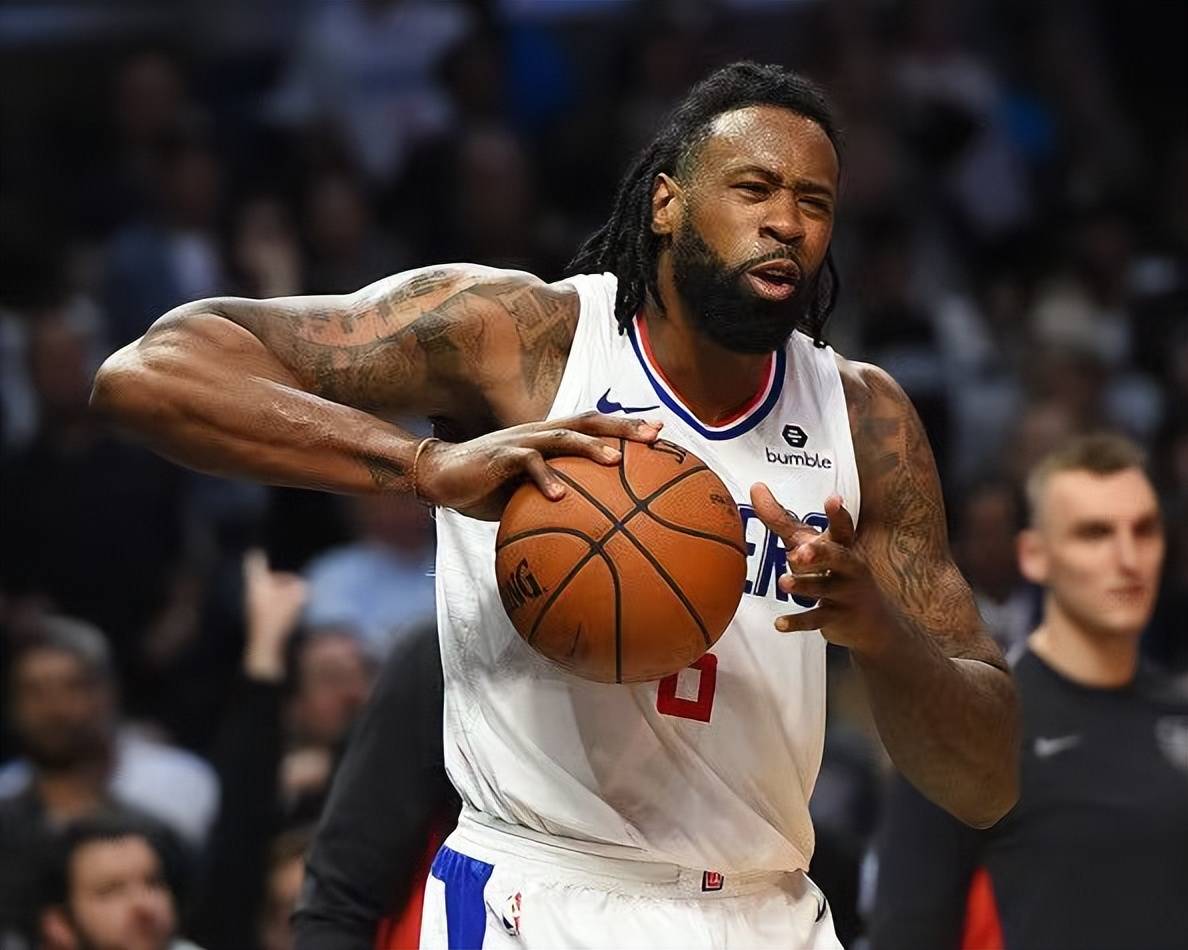  快船队科怀伦纳德迈出新一步 