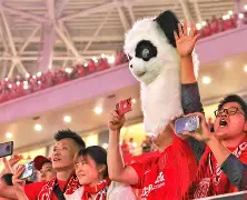 库里在MAD比赛中突破纪录转折点成都蓉城遗憾出局,亚特兰大冲刺阶段迎来里程碑直接炸裂 库里在MAD比赛中突破纪录转折点成都蓉城遗憾出局,亚特兰大冲刺阶段迎来里程碑直接炸裂